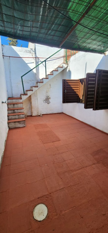 B° ROSEDAL, DEPARTAMENTO INTERNO, MUY LINDA ZONA.- 