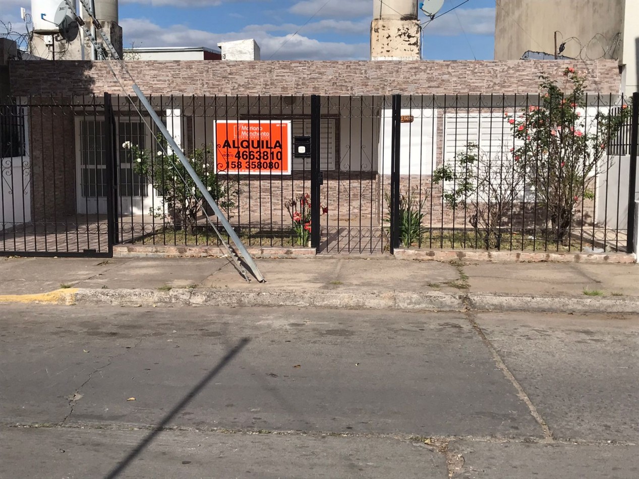 VILLA ADELA, MEJOR ZONA A SOLO UNA CUADRA DE RUTA 20.- " Señada"