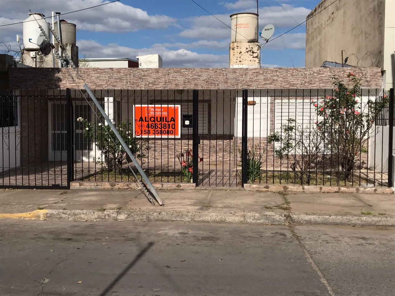 VILLA ADELA, MEJOR ZONA A SOLO UNA CUADRA DE RUTA 20.- " Señada"