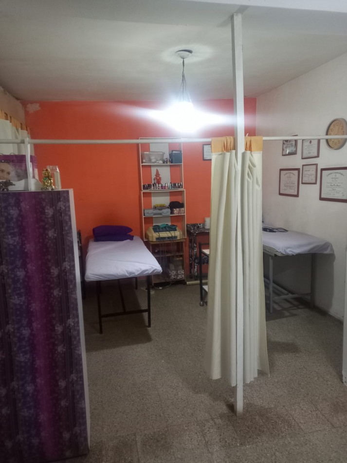 BARRIO SAN ROQUE, CASA A METROS DE RUTA 20 DE DOS PISOS.