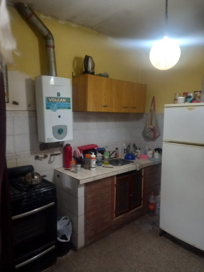 BARRIO SAN ROQUE, CASA A METROS DE RUTA 20 DE DOS PISOS.