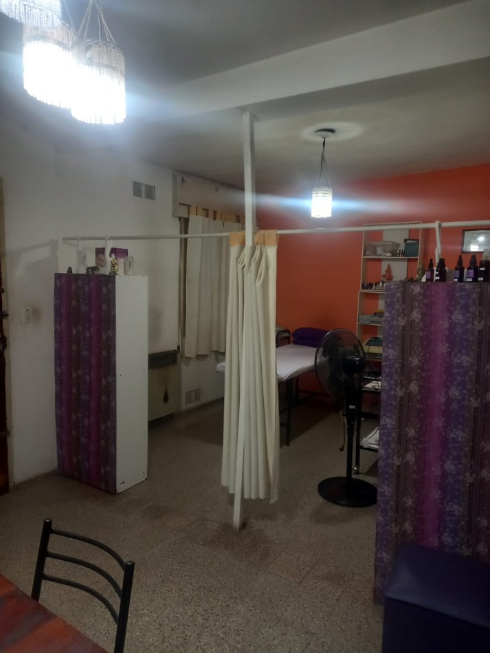 BARRIO SAN ROQUE, CASA A METROS DE RUTA 20 DE DOS PISOS.