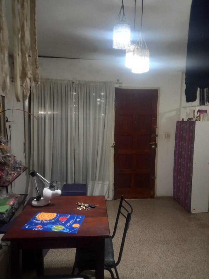 BARRIO SAN ROQUE, CASA A METROS DE RUTA 20 DE DOS PISOS.