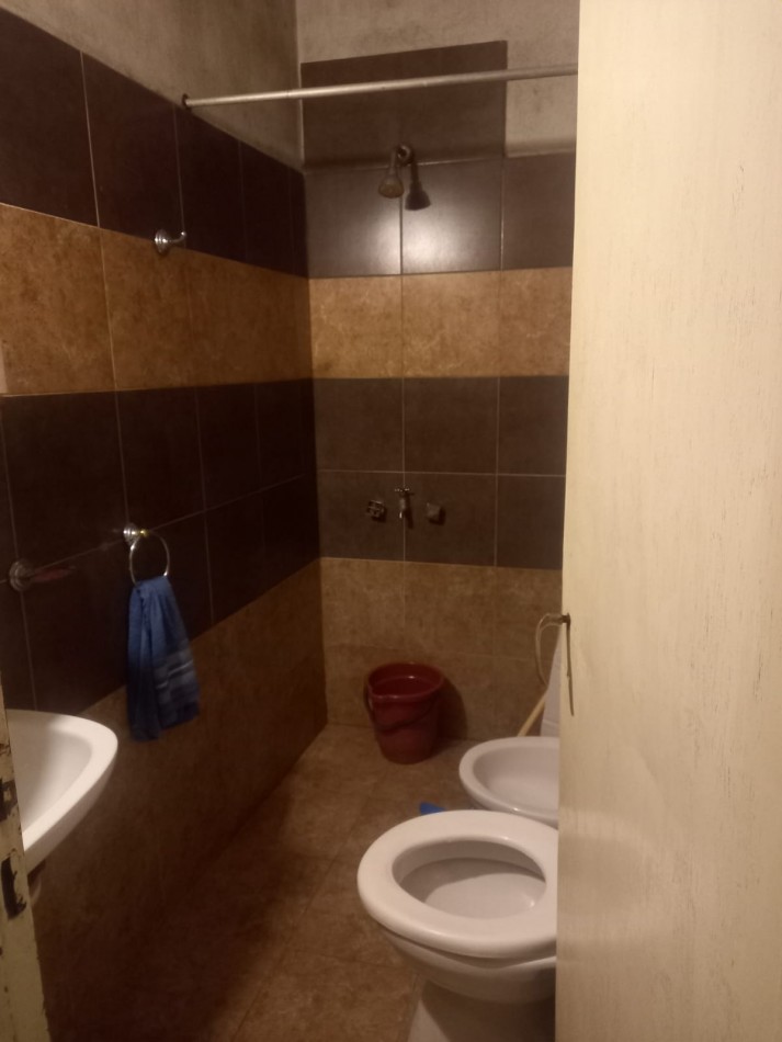 BARRIO SAN ROQUE, CASA A METROS DE RUTA 20 DE DOS PISOS.