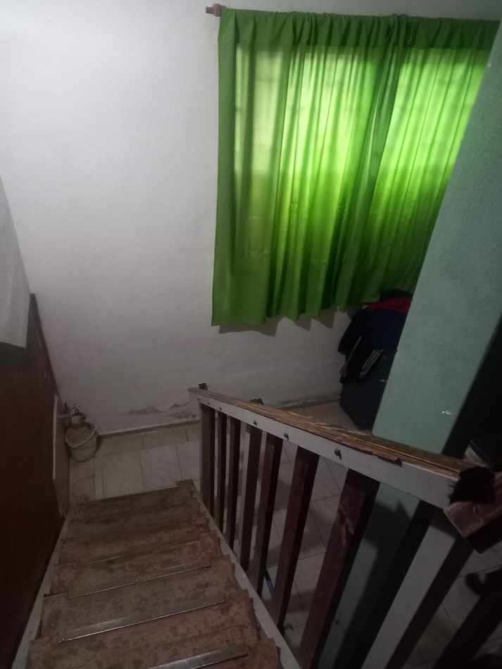 BARRIO SAN ROQUE, CASA A METROS DE RUTA 20 DE DOS PISOS.