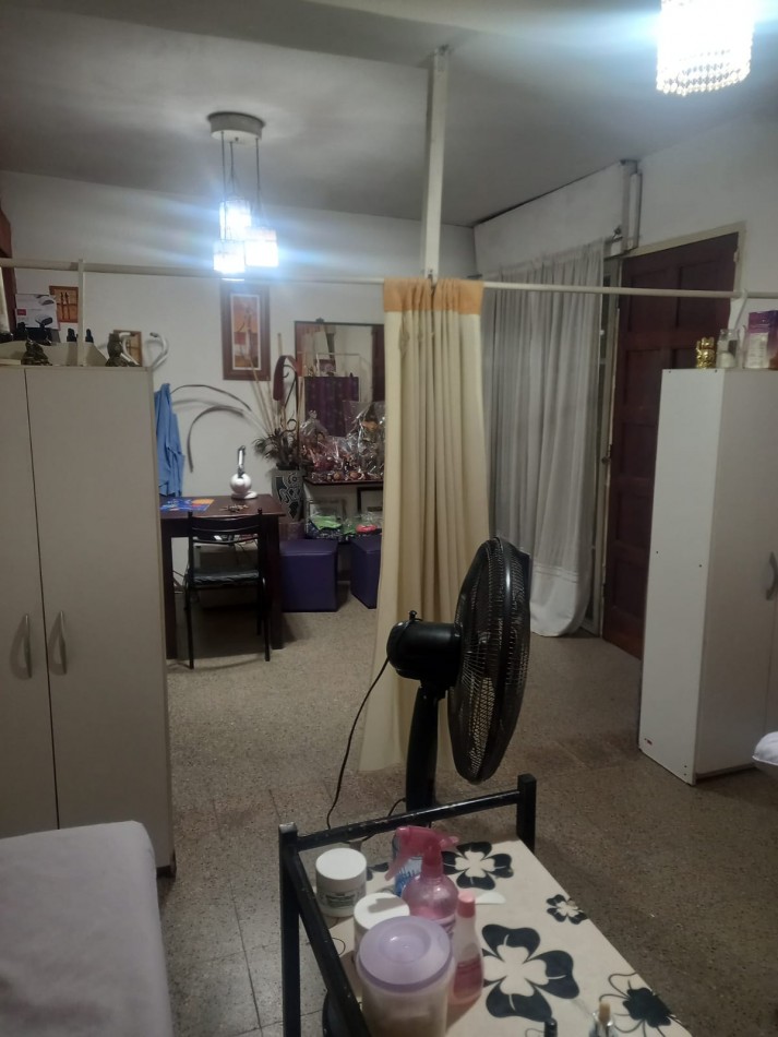 BARRIO SAN ROQUE, CASA A METROS DE RUTA 20 DE DOS PISOS.