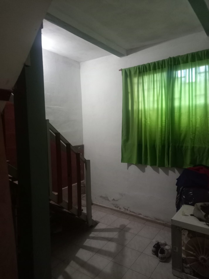 BARRIO SAN ROQUE, CASA A METROS DE RUTA 20 DE DOS PISOS.