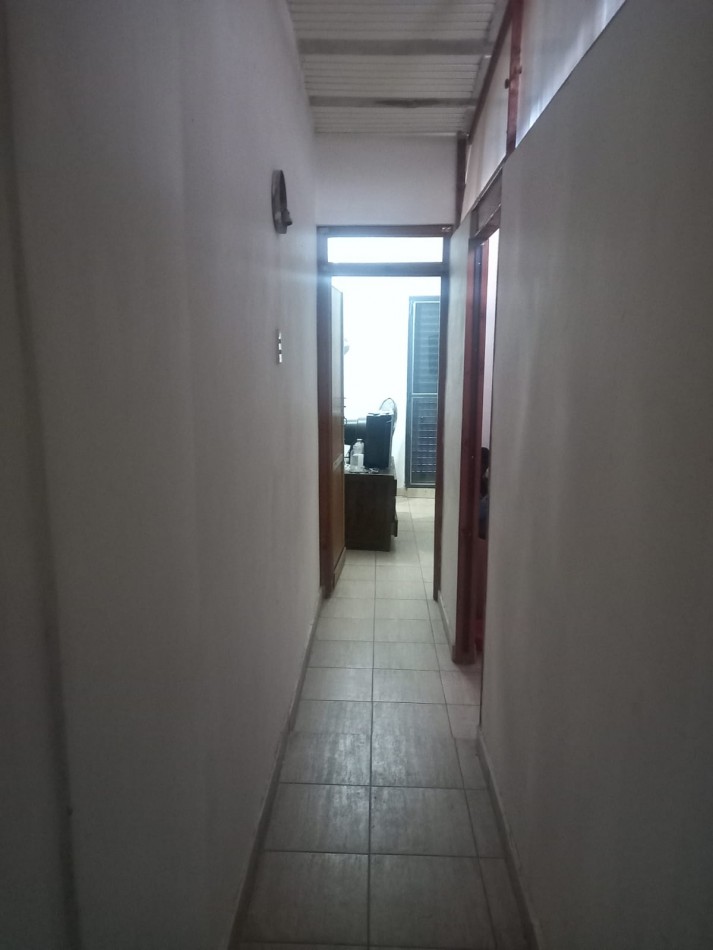 BARRIO SAN ROQUE, CASA A METROS DE RUTA 20 DE DOS PISOS.