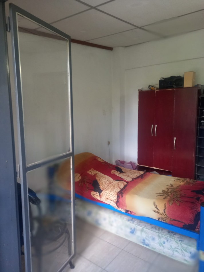 BARRIO SAN ROQUE, CASA A METROS DE RUTA 20 DE DOS PISOS.