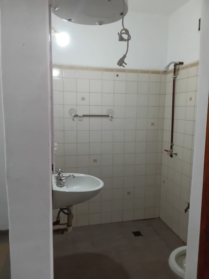 Villa adela, impecable departamento externo a dos cuadras de Ruta 20.-