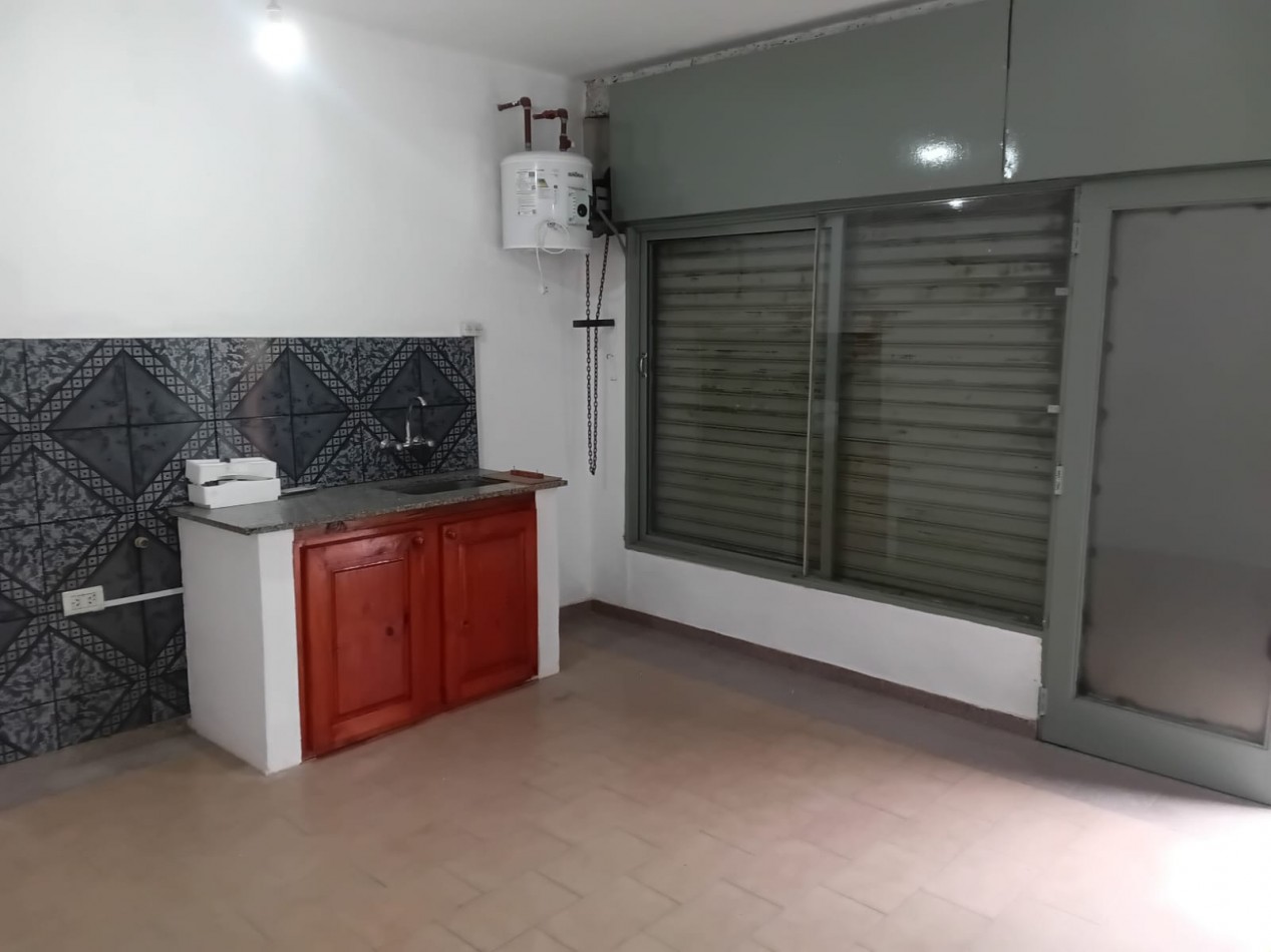 Villa adela, impecable departamento externo a dos cuadras de Ruta 20.-