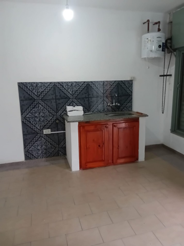 Villa adela, impecable departamento externo a dos cuadras de Ruta 20.-