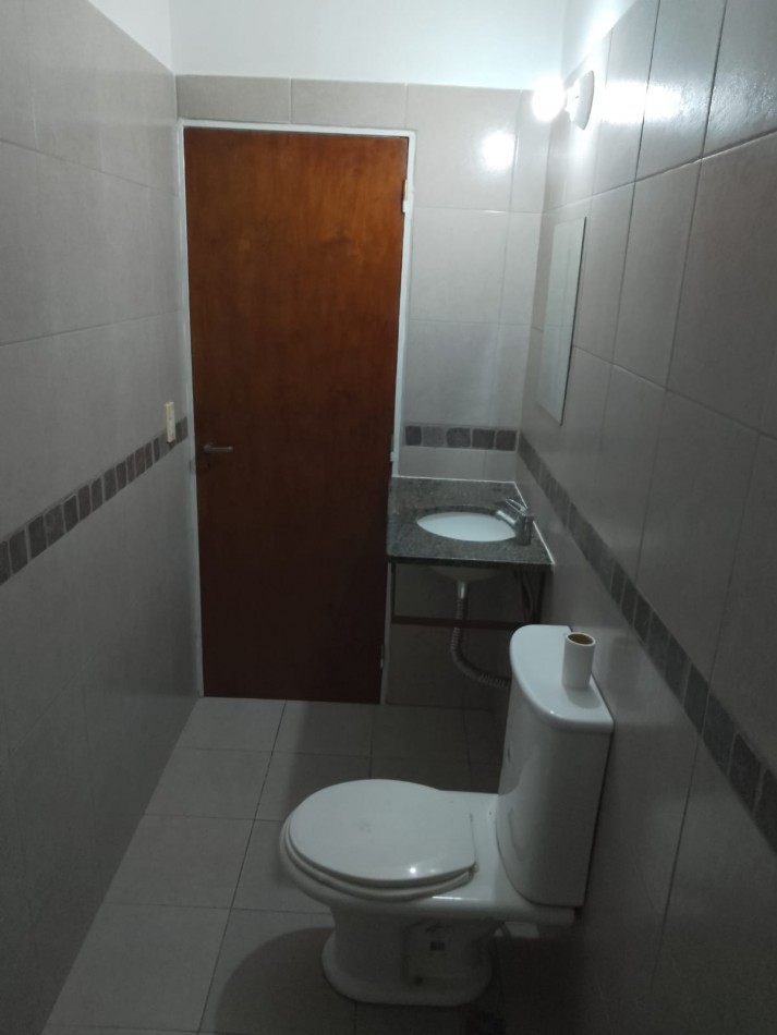 Villa Adela, sobre calle principal del barrio, muy linda zona.- 