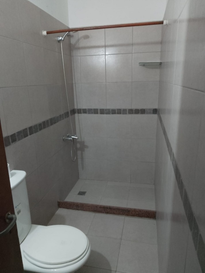 Villa Adela, sobre calle principal del barrio, muy linda zona.- 