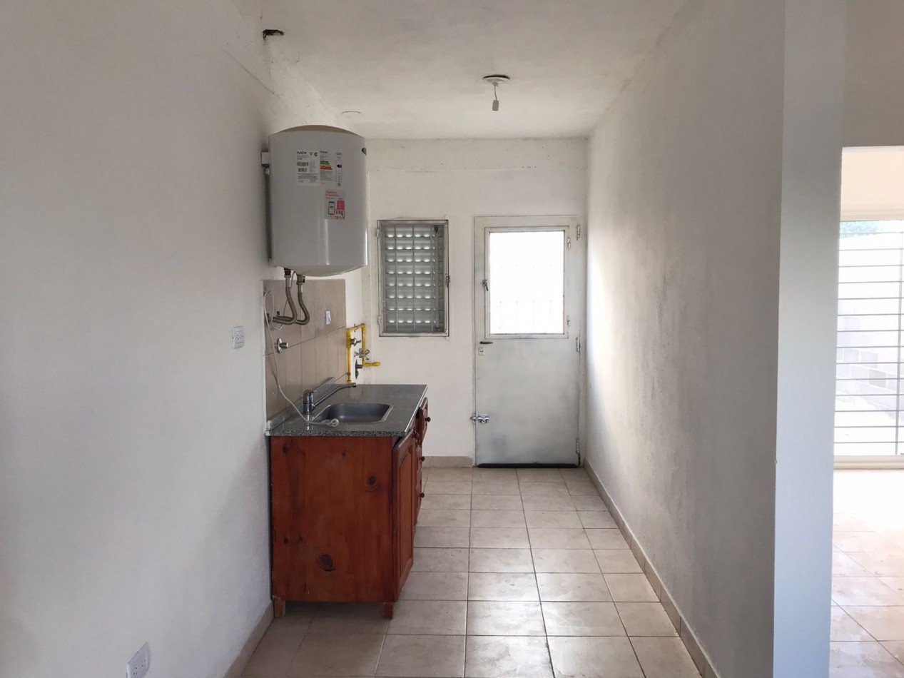 B° San Rafael, hermoso departamento planta alta.- 