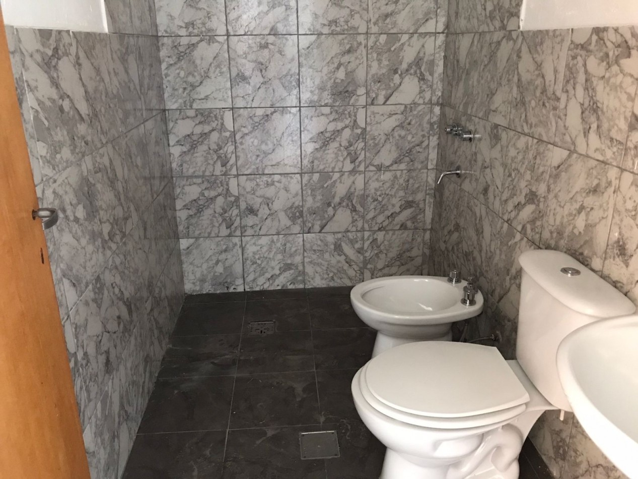 B° San Rafael, hermoso departamento planta alta.- 