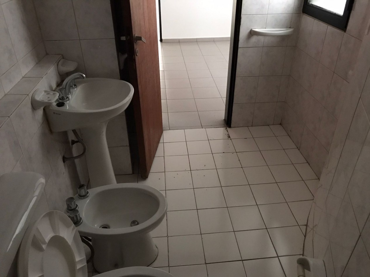 NUEVA CORDOBA, MEJOR ZONA, CON PILETA.- 