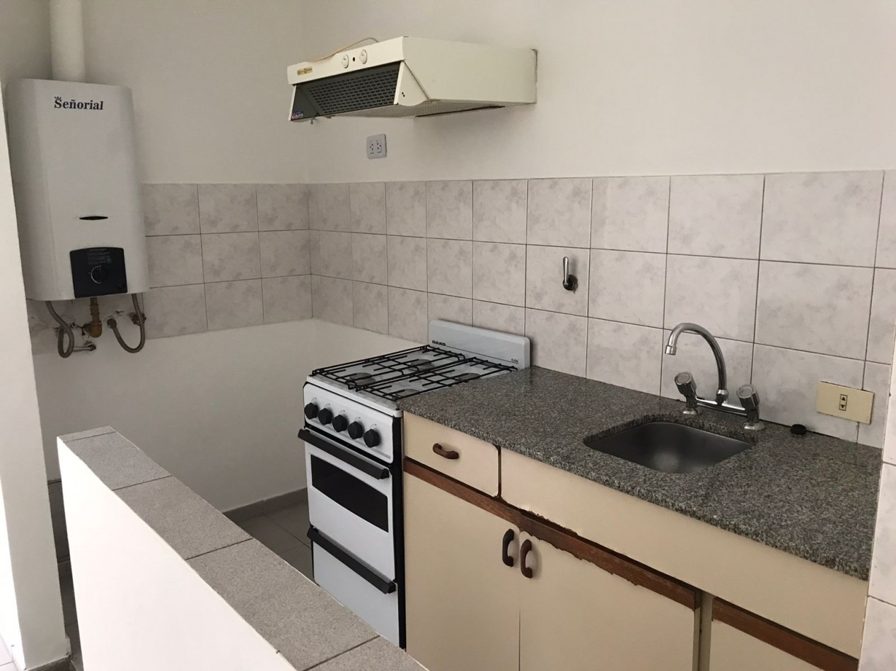 NUEVA CORDOBA, MEJOR ZONA, CON PILETA.- 