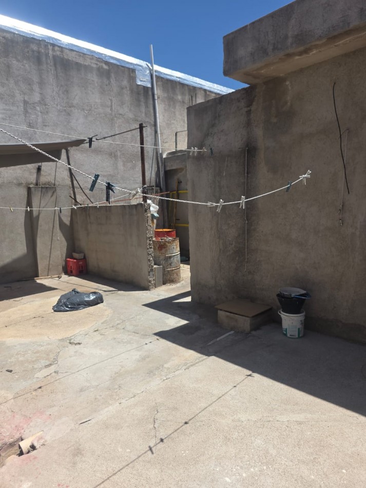 SE VENDE BARRIO SAN ROQUE, CASA MAS DEPARTAMENTO 