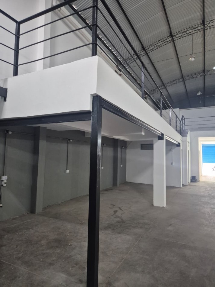 EXCELENTE GALPON EN ALQUILER, BARRIO VILLA ADELA