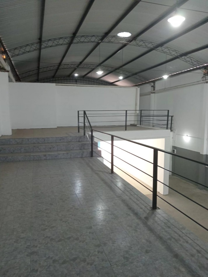 EXCELENTE GALPON EN ALQUILER, BARRIO VILLA ADELA