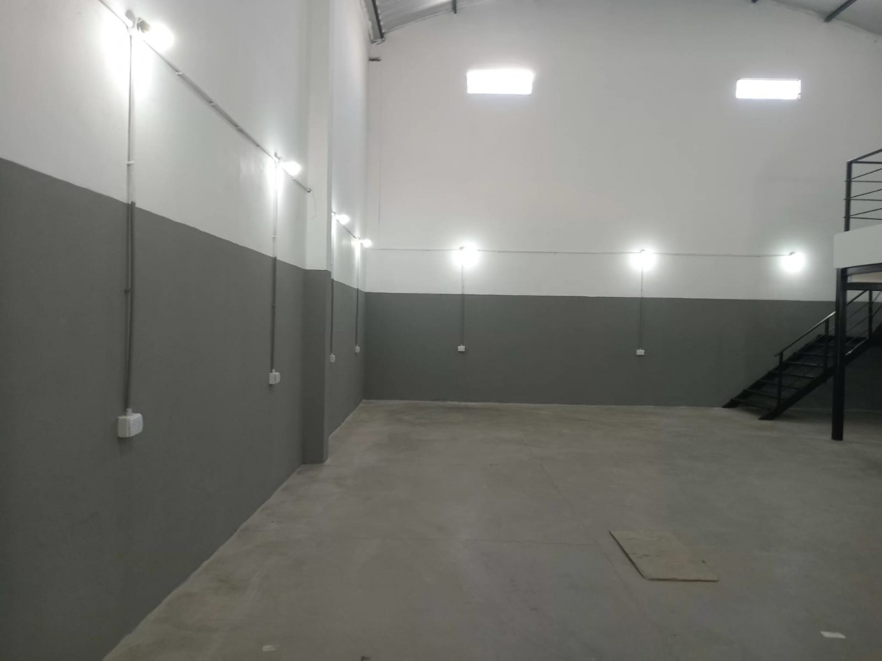 EXCELENTE GALPON EN ALQUILER, BARRIO VILLA ADELA