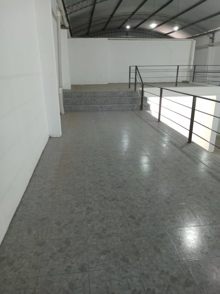 EXCELENTE GALPON EN ALQUILER, BARRIO VILLA ADELA