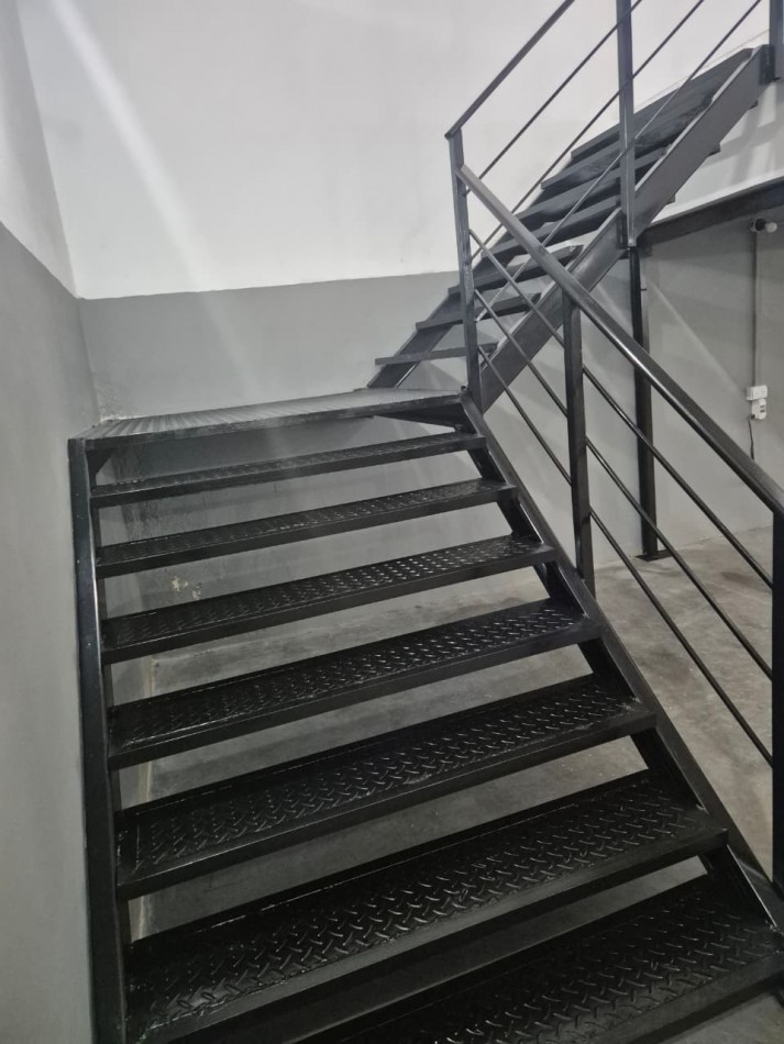 EXCELENTE GALPON EN ALQUILER, BARRIO VILLA ADELA