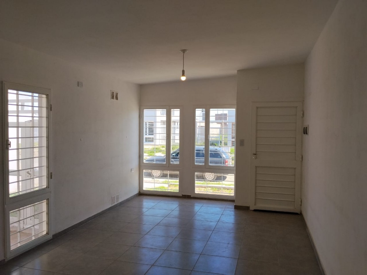 UNIVERSITARIO DE HORIZONTE, HERMOSA VIVIENDA A ESTRENAR.-  ETAPA "3"