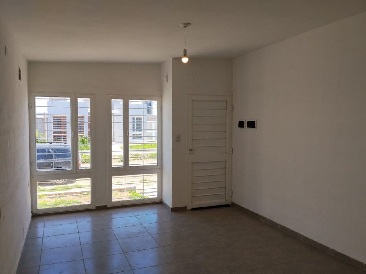 UNIVERSITARIO DE HORIZONTE, HERMOSA VIVIENDA A ESTRENAR.-  ETAPA "3"