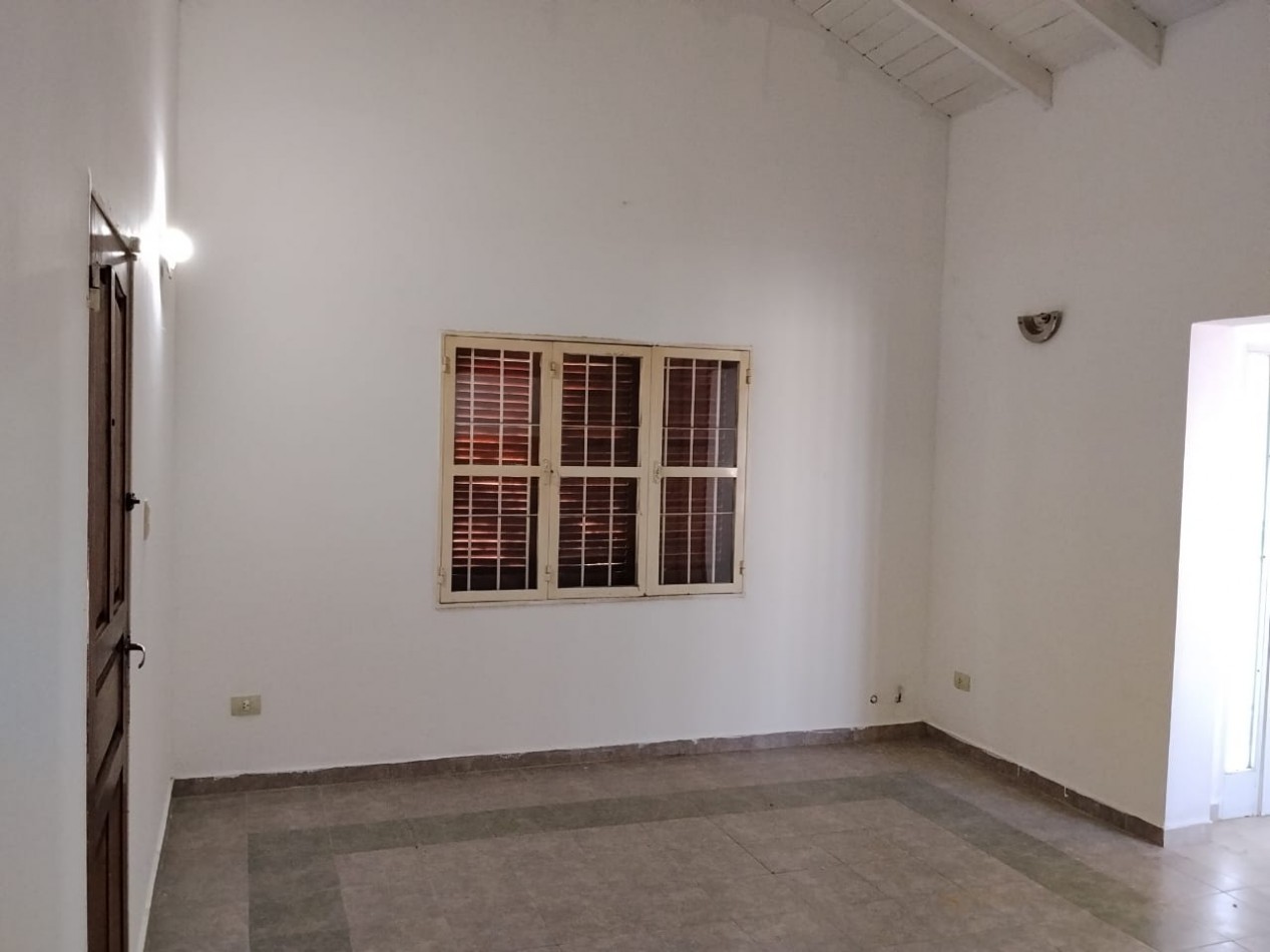 B° NATANIA DE HORIZONTE, HERMOSA VIVIENDA ESQUINA.- 