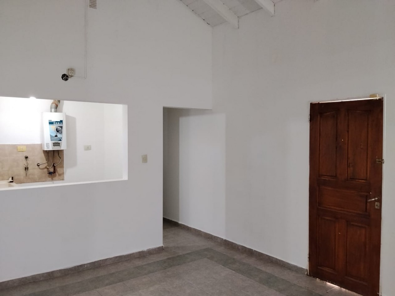 B° NATANIA DE HORIZONTE, HERMOSA VIVIENDA ESQUINA.- 