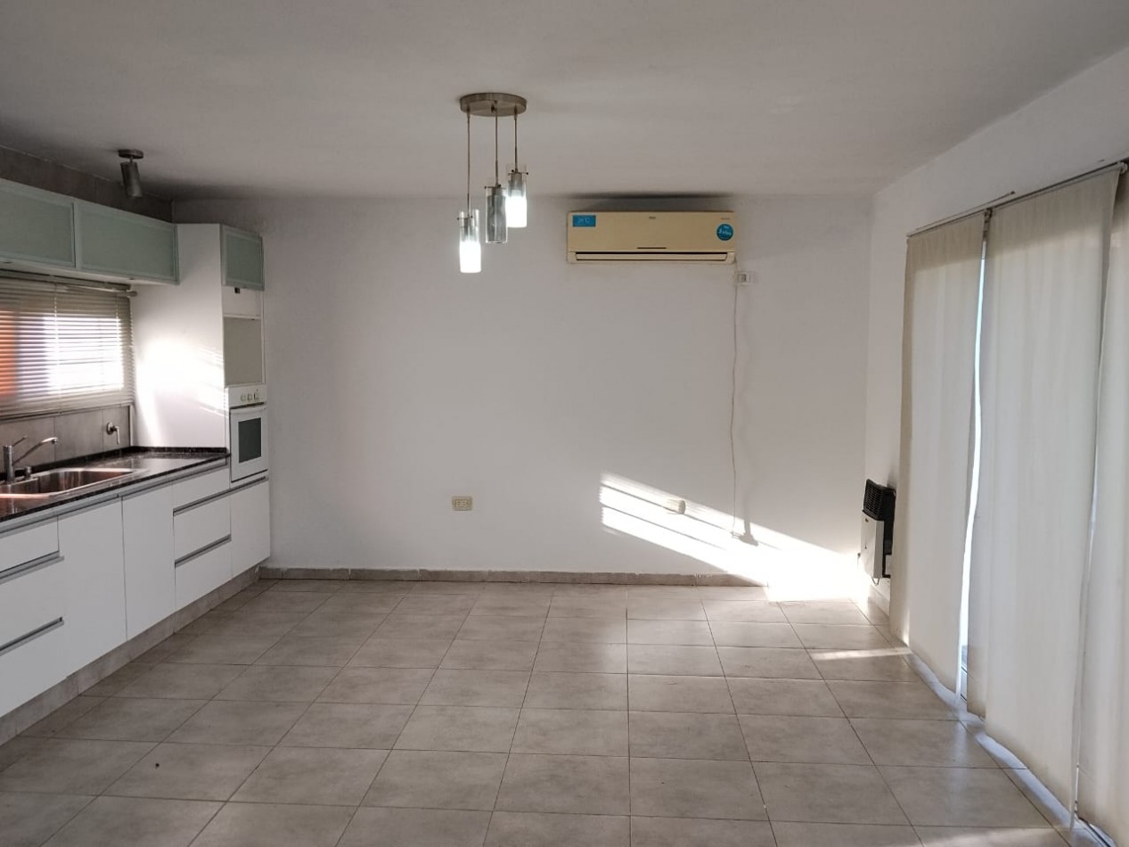 B° NATANIA DE HORIZONTE, HERMOSA VIVIENDA ESQUINA.- 