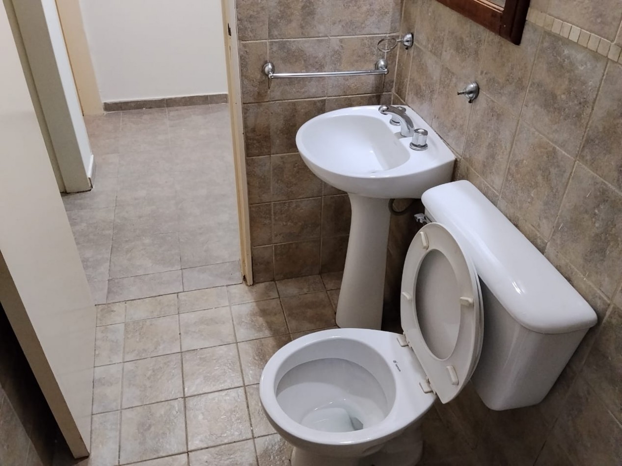 B° NATANIA DE HORIZONTE, HERMOSA VIVIENDA ESQUINA.- 