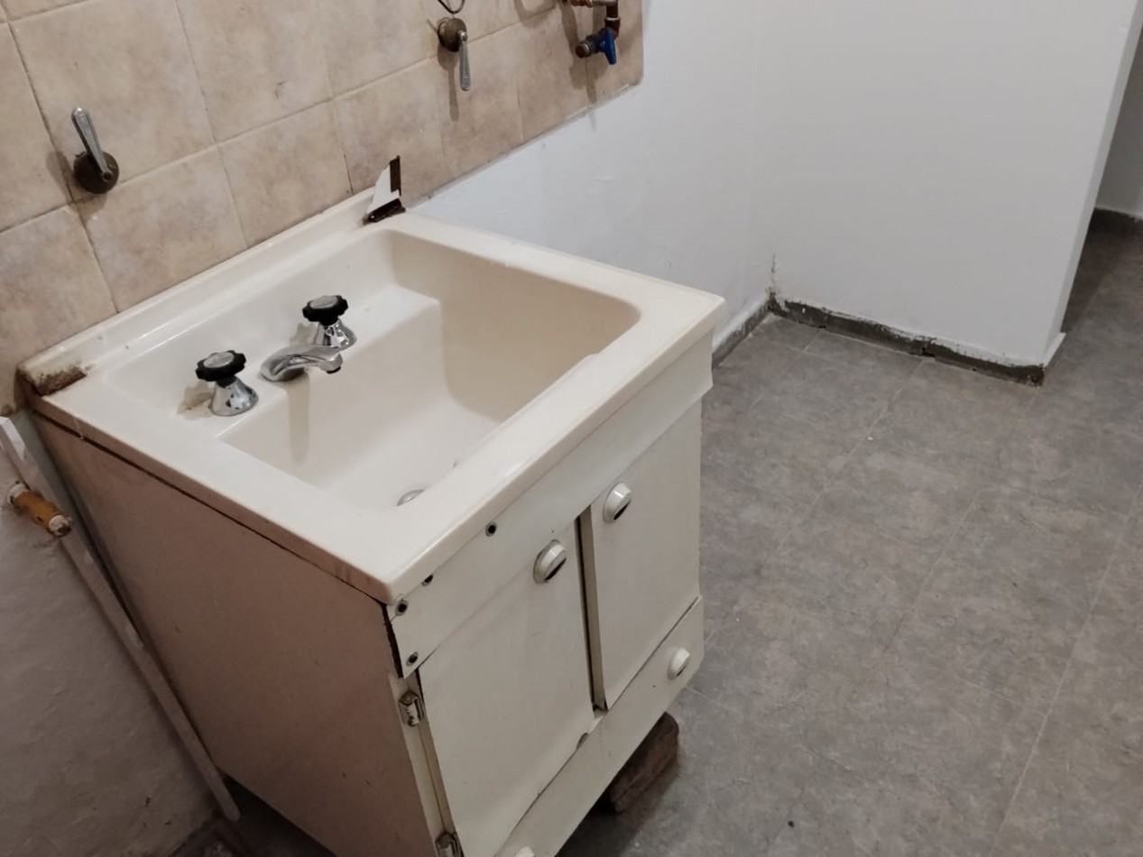 B° NATANIA DE HORIZONTE, HERMOSA VIVIENDA ESQUINA.- 