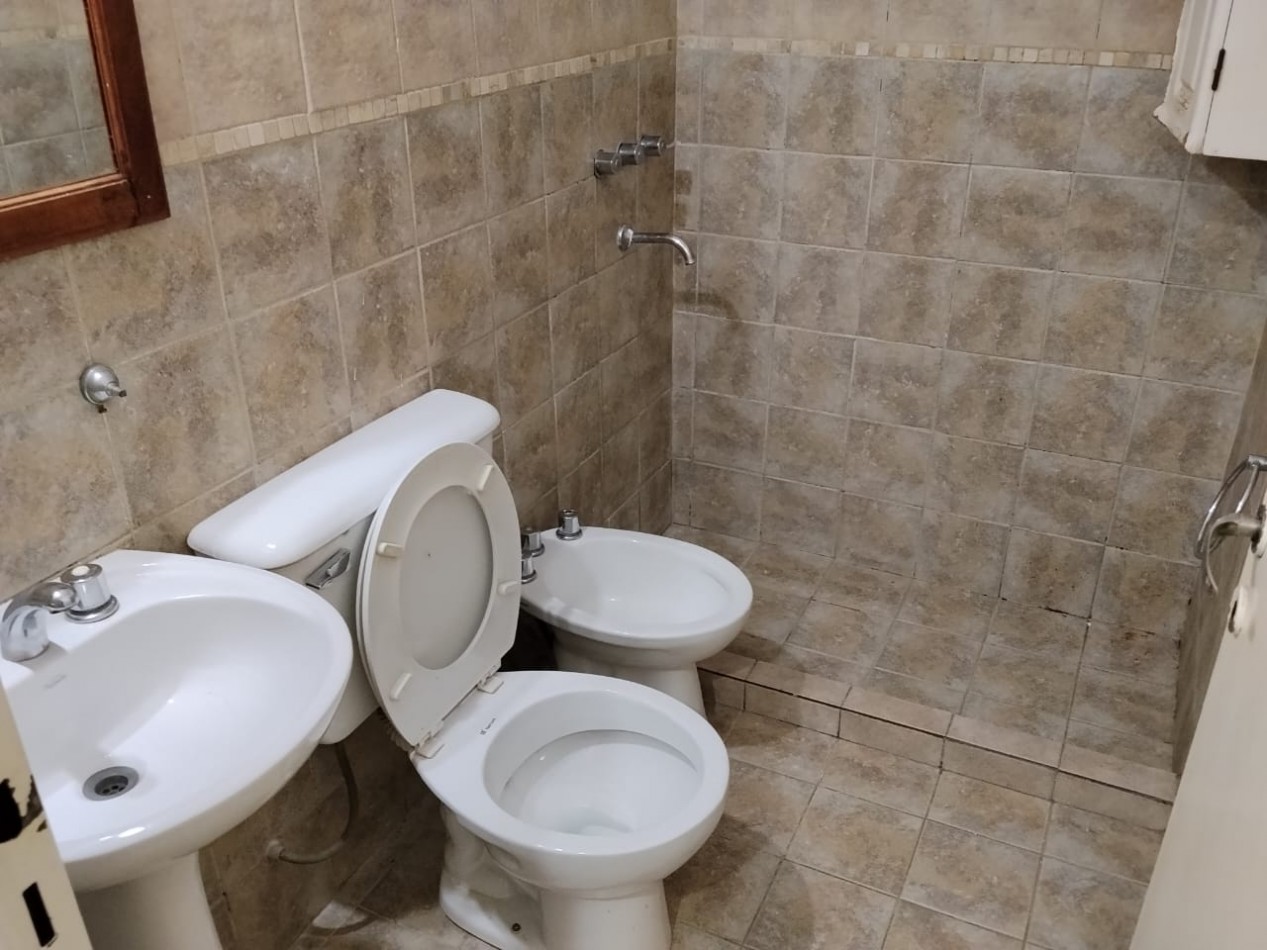 B° NATANIA DE HORIZONTE, HERMOSA VIVIENDA ESQUINA.- 