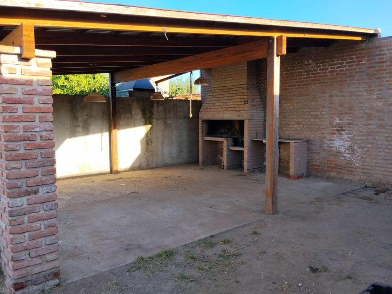 B° NATANIA DE HORIZONTE, HERMOSA VIVIENDA ESQUINA.- 