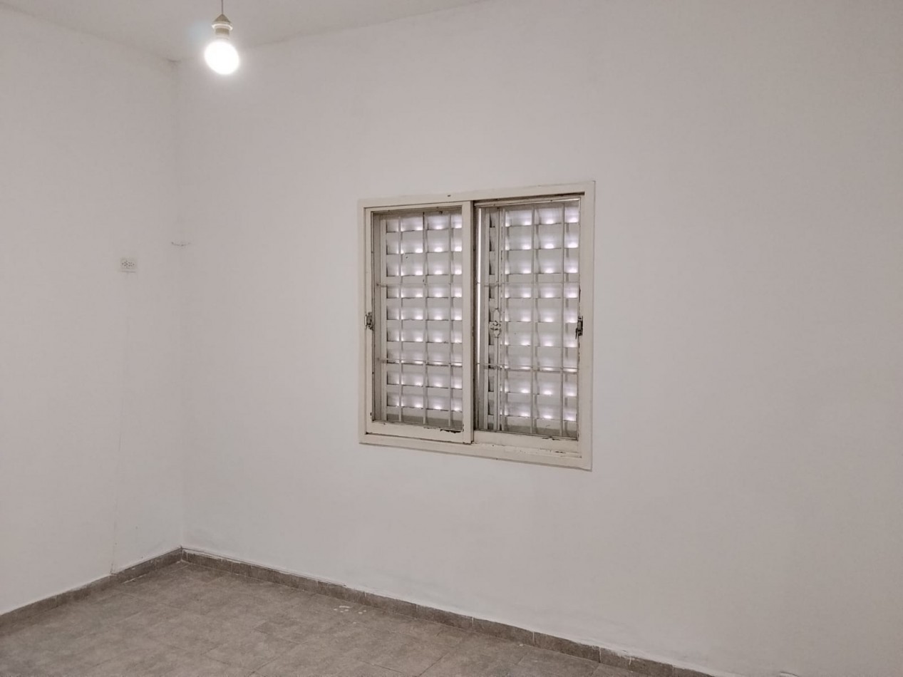 B° NATANIA DE HORIZONTE, HERMOSA VIVIENDA ESQUINA.- 