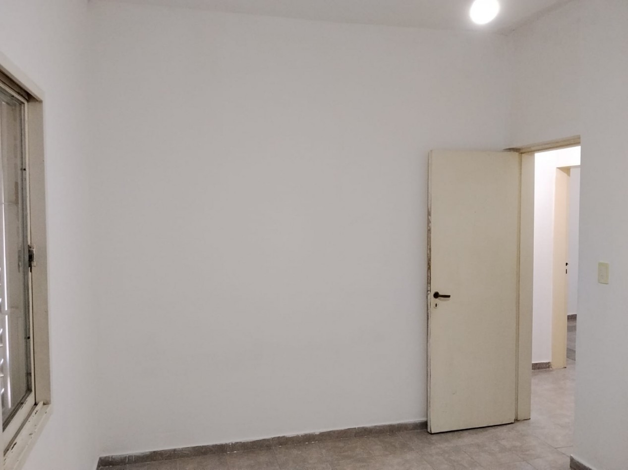 B° NATANIA DE HORIZONTE, HERMOSA VIVIENDA ESQUINA.- 