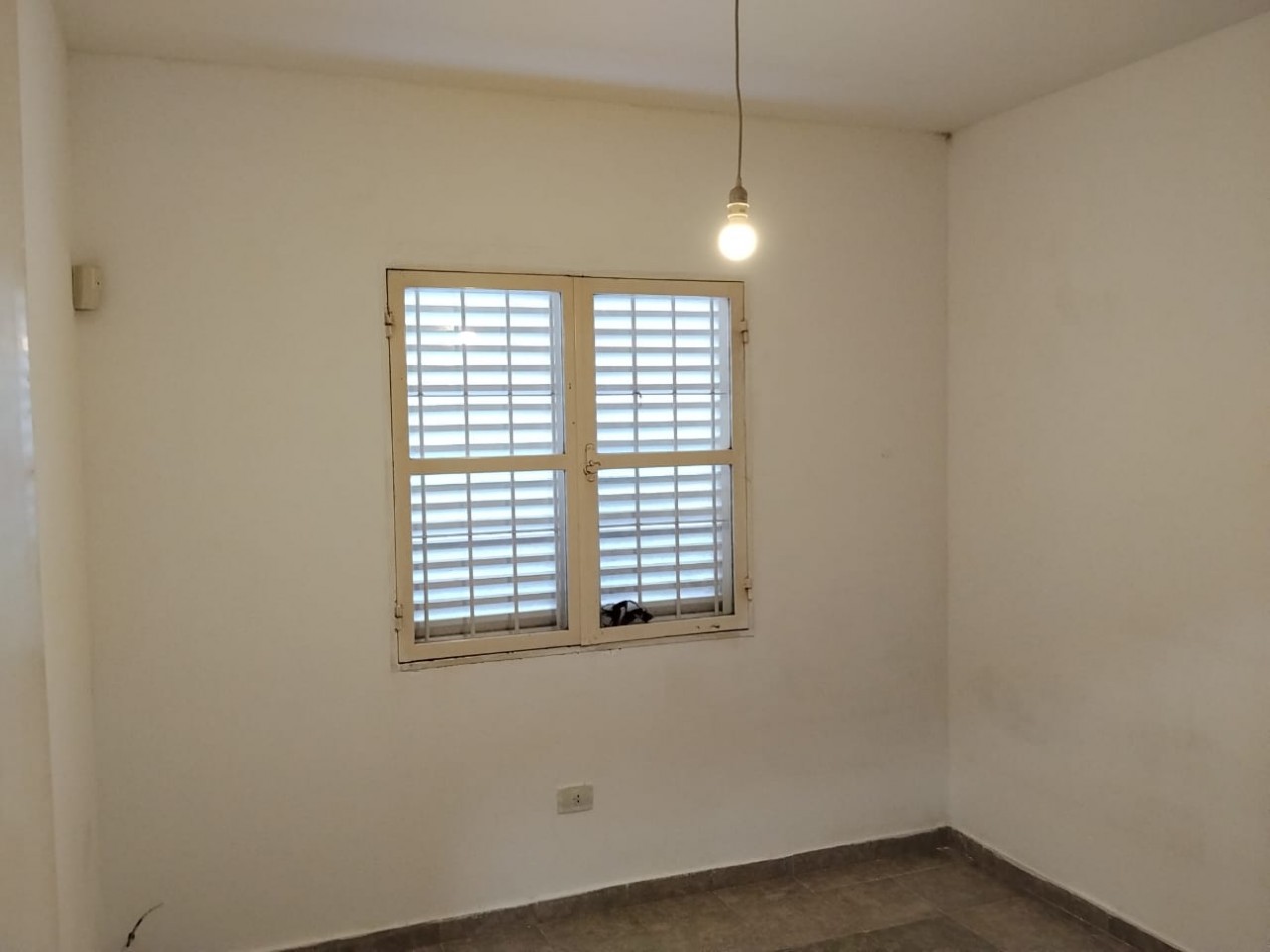 B° NATANIA DE HORIZONTE, HERMOSA VIVIENDA ESQUINA.- 