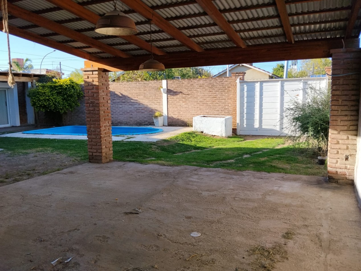 B° NATANIA DE HORIZONTE, HERMOSA VIVIENDA ESQUINA.- 