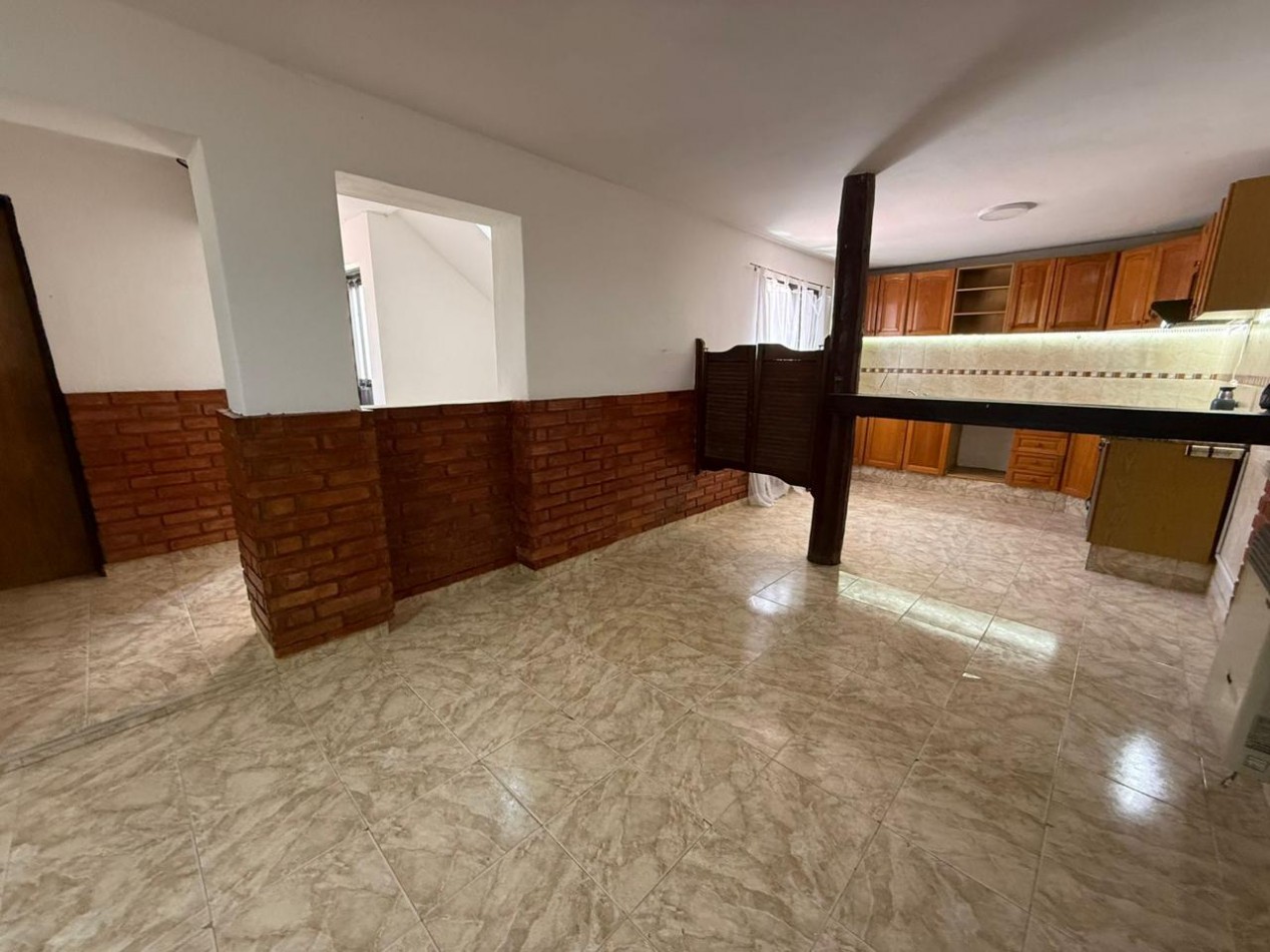 B° A.T.E Muy linda zona, vivienda estilo duplex.- 