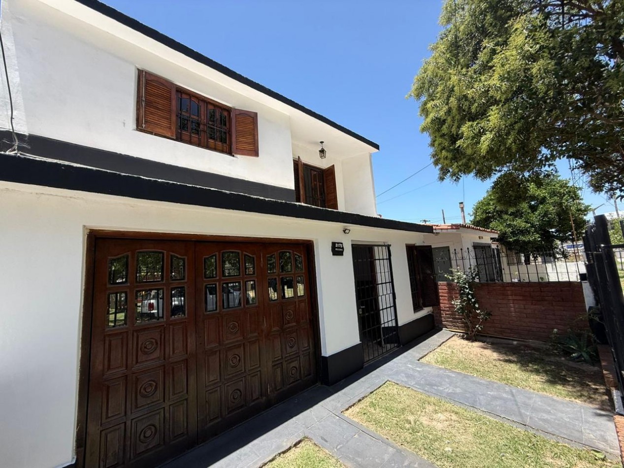 B° A.T.E Muy linda zona, vivienda estilo duplex.- 