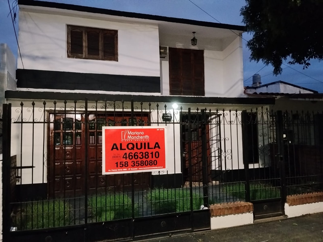 B° A.T.E Muy linda zona, vivienda estilo duplex.- 