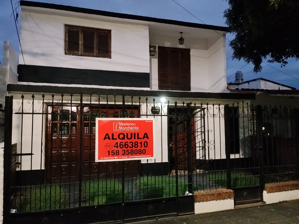 B° A.T.E Muy linda zona, vivienda estilo duplex.- 