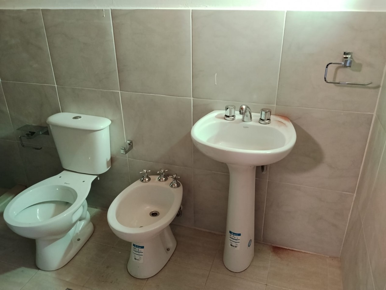 SAN RAFAEL, IMPECABLE DEPARTAMENTO PLANTA ALTA NUEVO A ESTRENAR.- ZONA POLICLINICO POLICIAL.- 