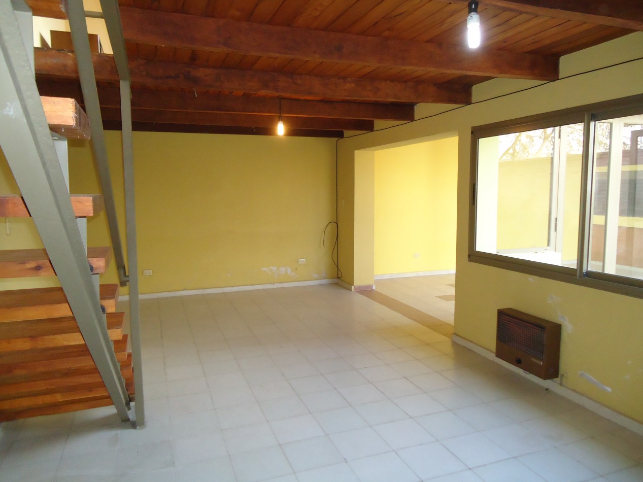 B° MATIENZO, IMPECABLE PROPIEDAD A METROS DE CALLE PRINCIPAL ( FLEMING) 
