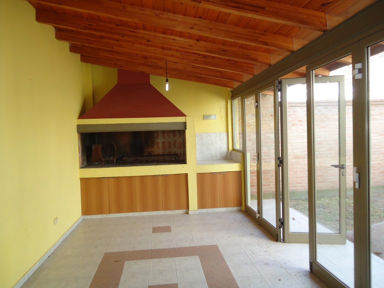 B° MATIENZO, IMPECABLE PROPIEDAD A METROS DE CALLE PRINCIPAL ( FLEMING) 