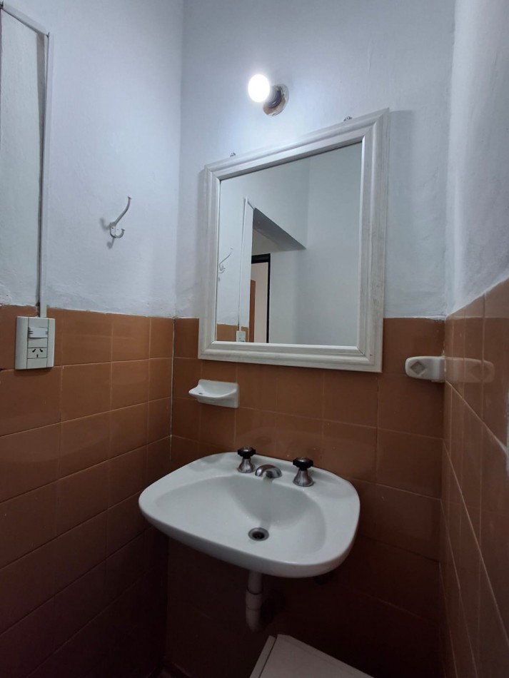 B° Teodoro Felds, impecable vivienda super comoda.- 
