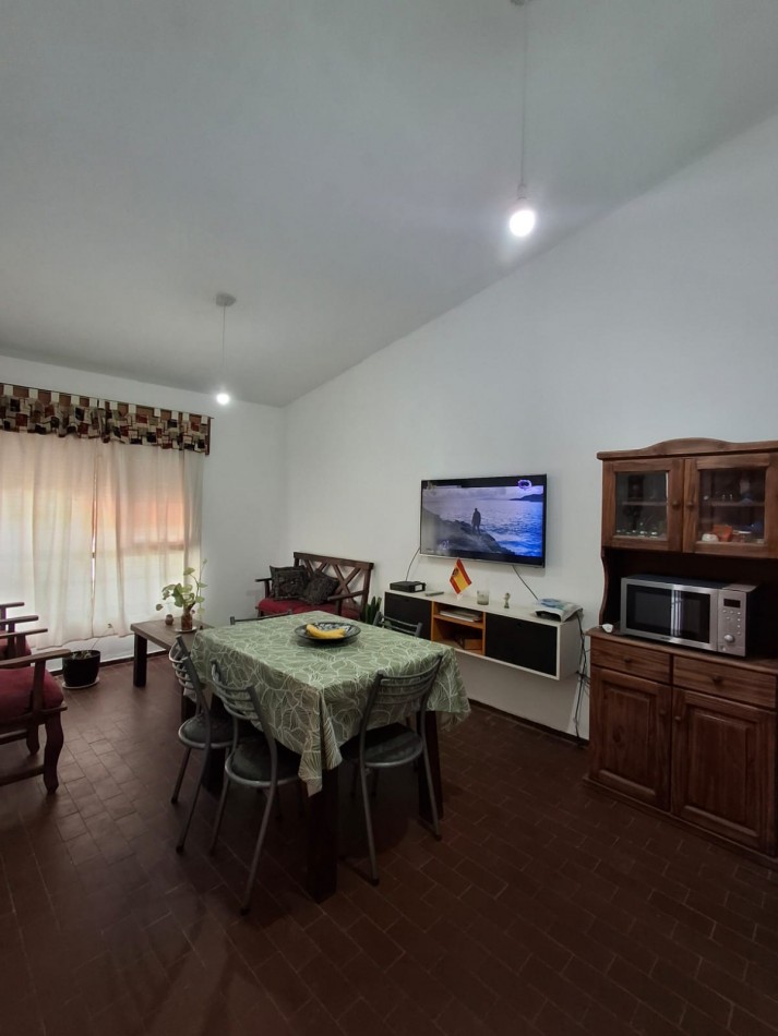 B° Teodoro Felds, impecable vivienda super comoda.- 
